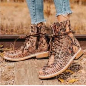 New Freebird Manchester pink Snake Multi 8